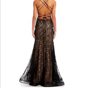 GB Social V-Neck Lace-Up Back Embroidered Lace Mermaid Gown